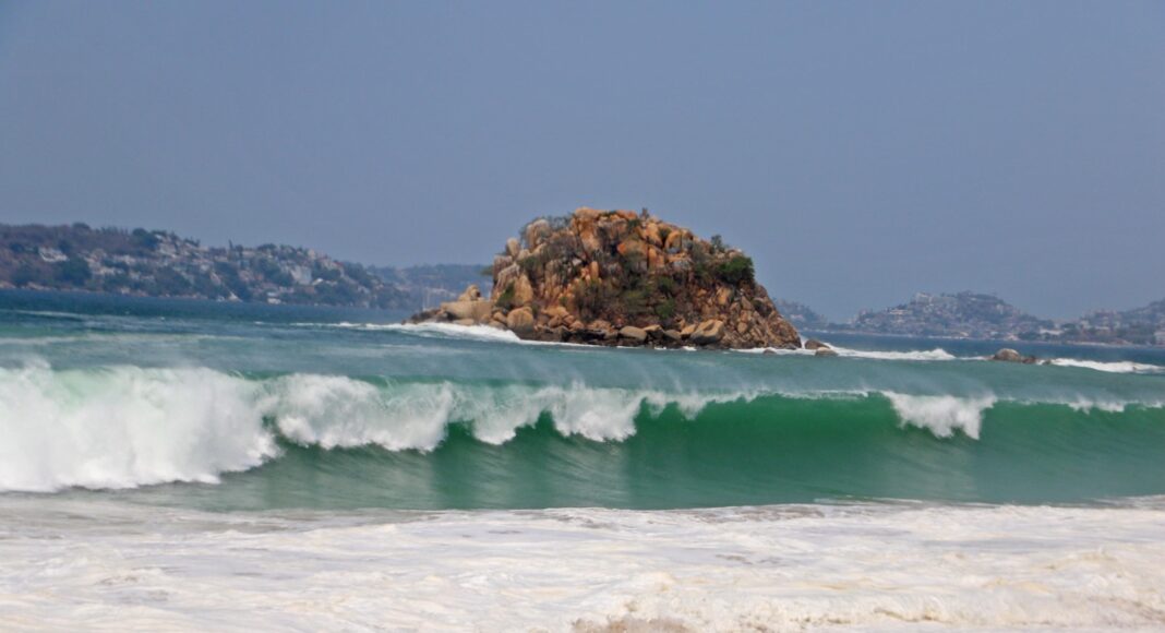 Temperatura del mar en Acapulco alcanza 30 °C, advierte oceanólogo