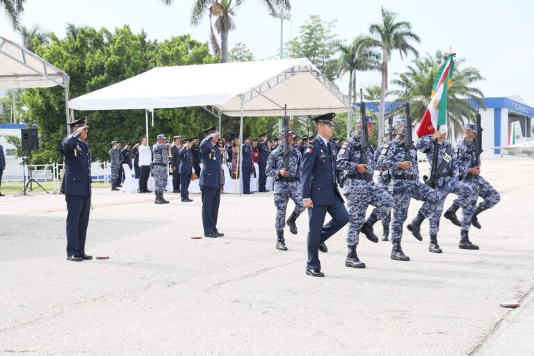 Román Carmona Landa asume como nuevo comandante de la Fuerza Aérea