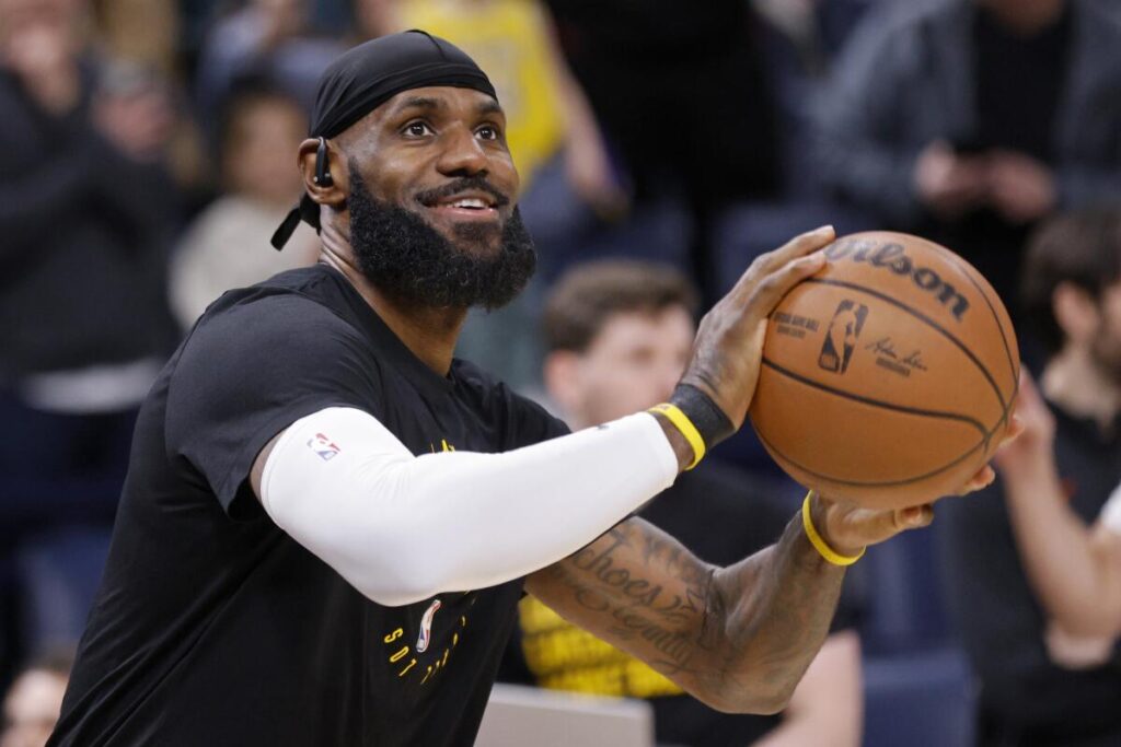LeBron James seguirá un año más con Lakers a cambio de 52.6 mdd 2 LeBron James seguirá un año más con Lakers a cambio de 52.6 mdd