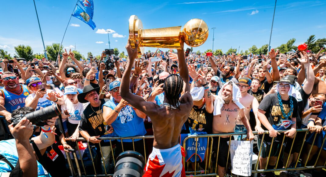 Thunder celebra con su afición su primer título de la NBA