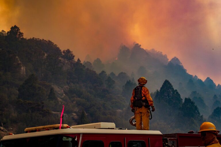 Incendios en Tecate arrasan casas y 12 mil hectáreas