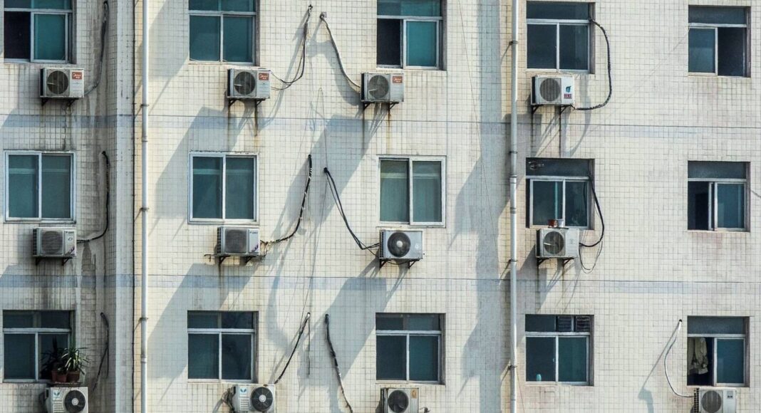 Bioplástico que enfría edificios sin electricidad sorprende al mundo