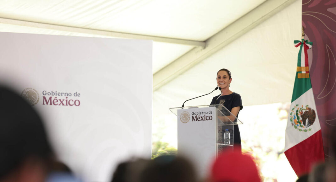 Sheinbaum defiende en Colima programas sociales como derecho