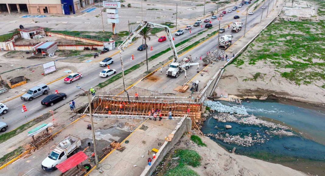 Suspenden agua en Veracruz por fuga de Pemex que contaminó el río Cazones