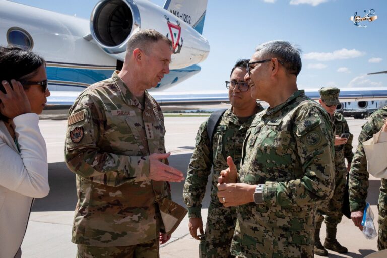 Mandos de México y EU refuerzan cooperación militar en Colorado
