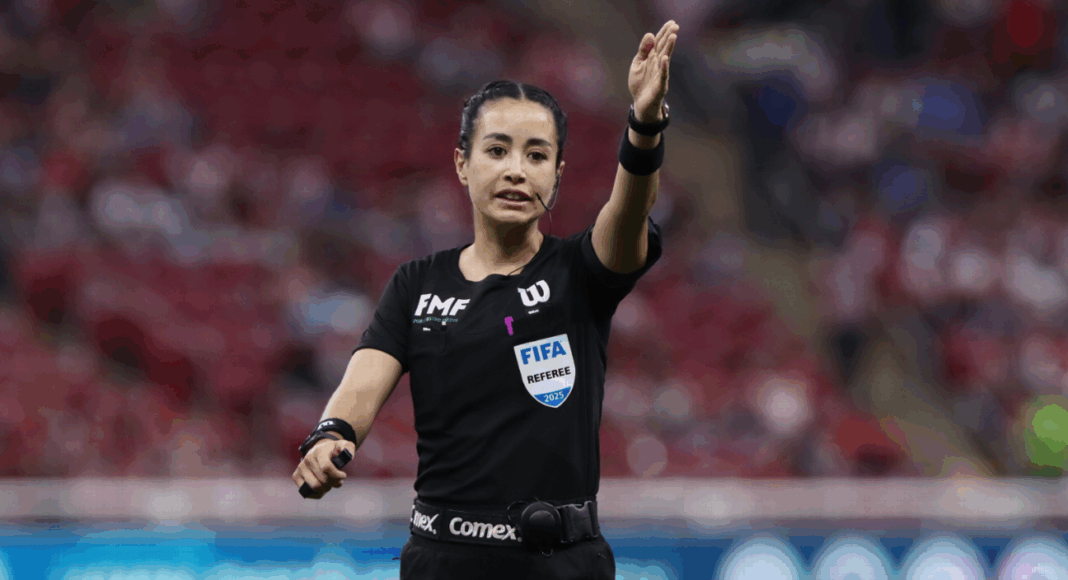 Katia Itzel, primera árbitra en dirigir en la Copa Oro