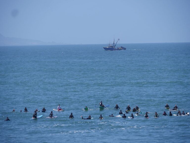 Surfistas y activistas alzan la voz contra ampliación de El Sauzal