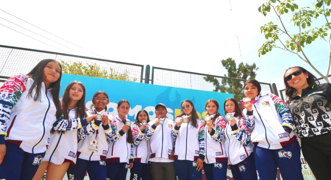 Plata en hockey in line y bronce en natación artística para Baja California Sur