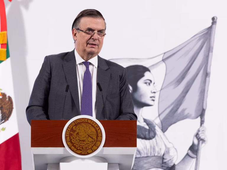Ebrard descarta impacto del plan fiscal de Trump en México