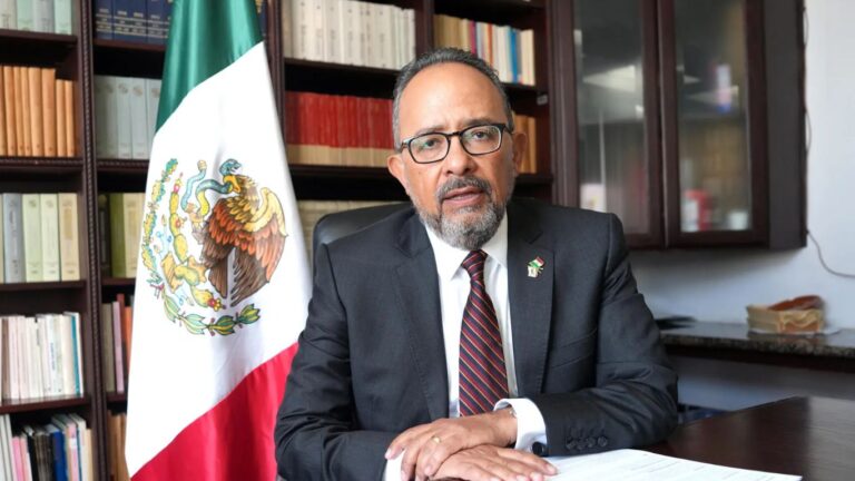 Alertan por mensajes falsos sobre apoyos económicos en consulados