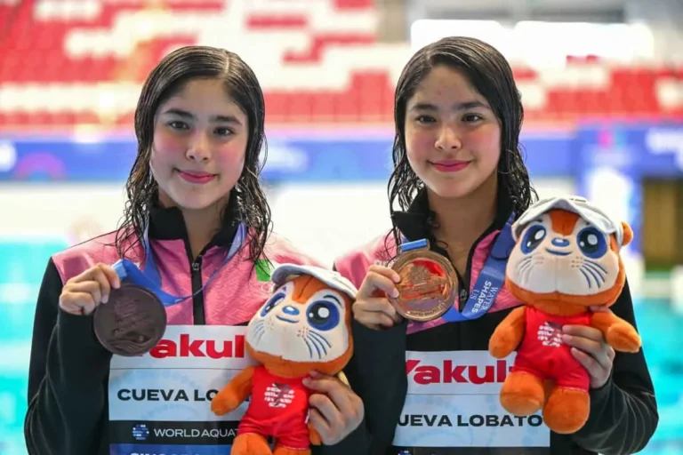Gemelas Lía y Mía Cueva ganan bronce para México en Mundial de Natación