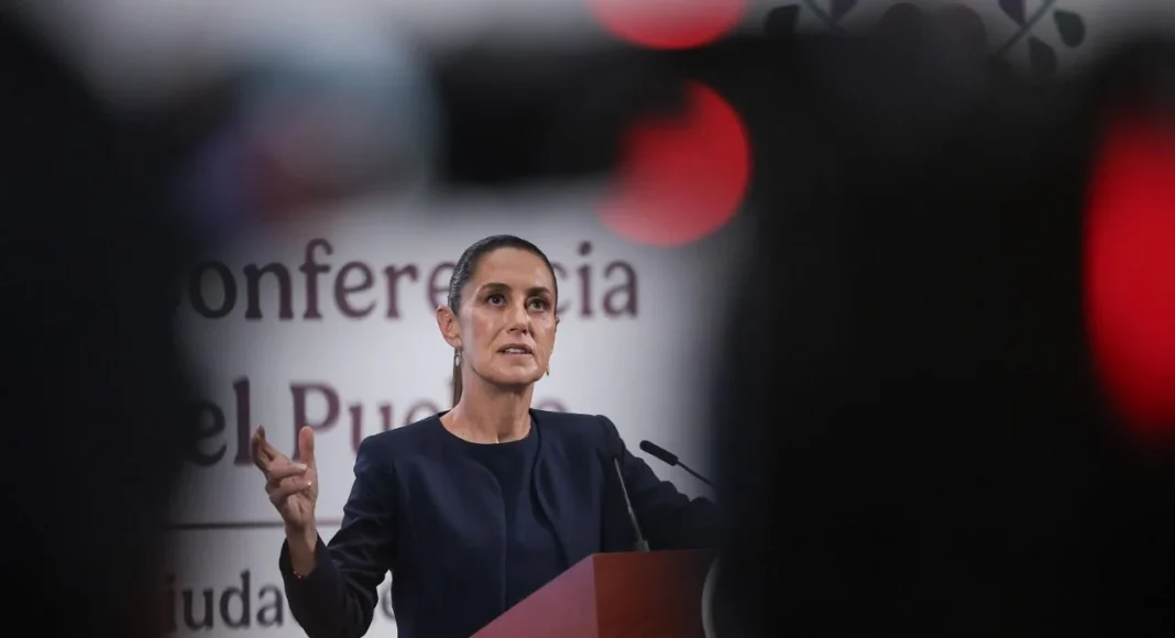 Sheinbaum llama a reforzar la austeridad para enfrentar el aumento de la deuda
