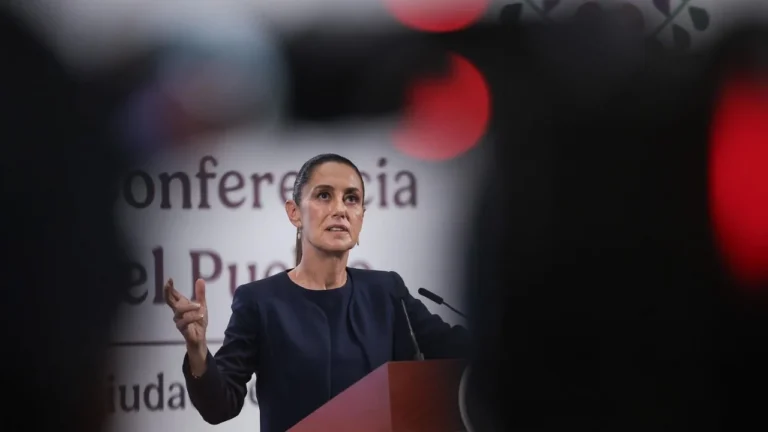 Sheinbaum llama a reforzar la austeridad para enfrentar el aumento de la deuda