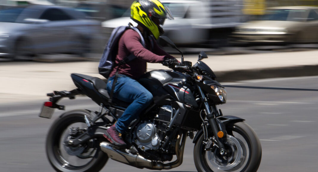 Sheinbaum alista norma nacional para regular motocicletas