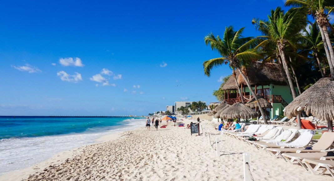 Cierran playas en Solidaridad tras avistar cría de tiburón