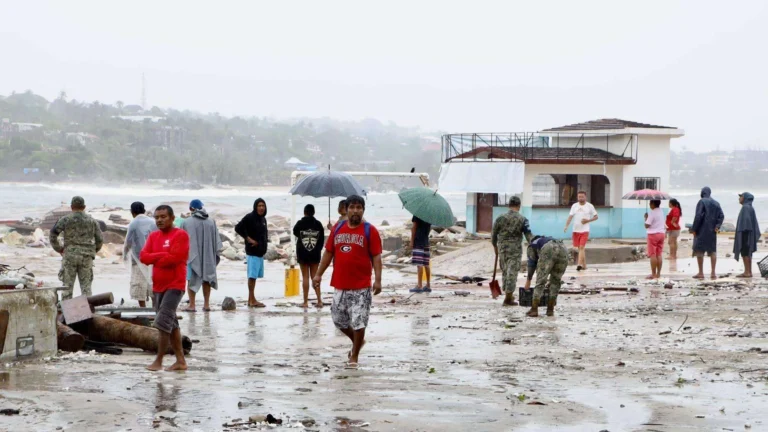 Sheinbaum anuncia apoyo directo a damnificados por huracán Erick