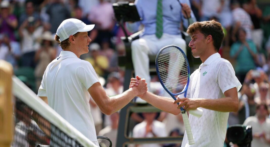 Sinner avanza en Wimbledon; tres del Top 10 quedan eliminados