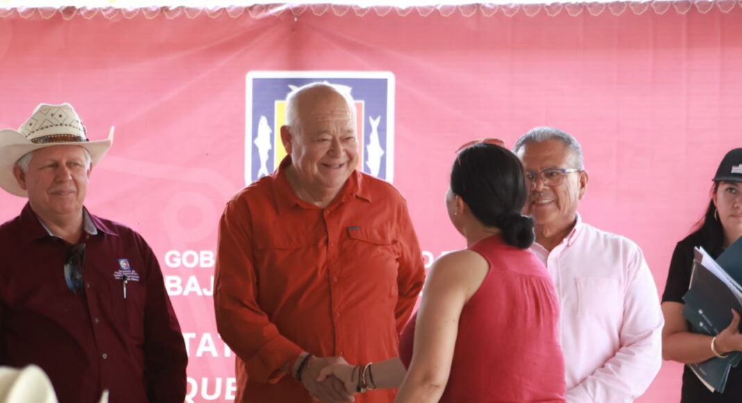 Entrega Castro Cosío apoyos al sector rural de Comondú