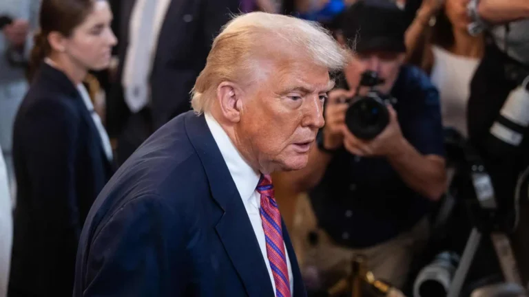 Trump demanda al Wall Street Journal por difundir carta vinculada a Epstein