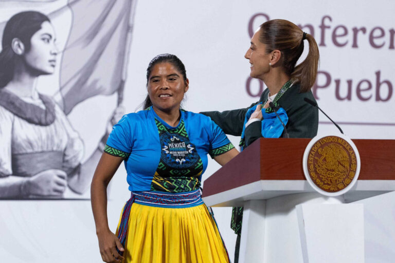 Claudia Sheinbaum presenta México imparable, serial de carreras con atletas indígenas