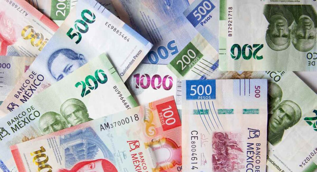 Peso mexicano inicia la semana con retrocesos