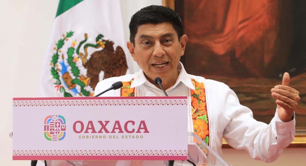 Jara Cruz restituye 1,344 plazas eliminadas en Oaxaca