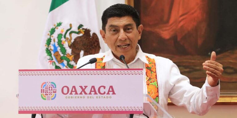 Jara Cruz restituye 1,344 plazas eliminadas en Oaxaca