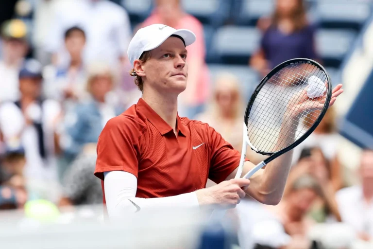 Jannik Sinner avanza con autoridad a tercera ronda del US Open