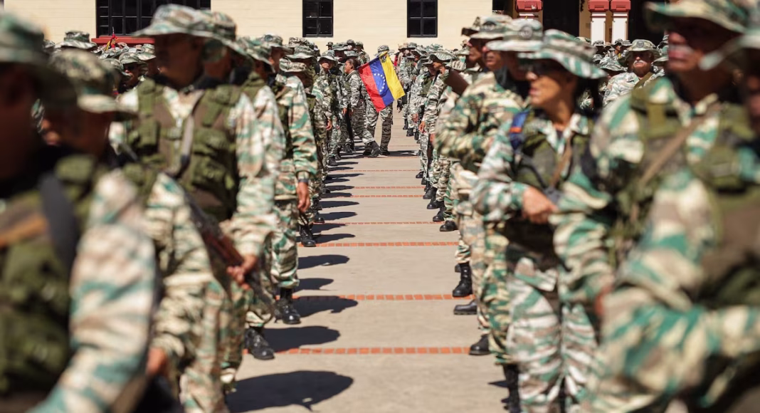 Venezuela despliega 15 mil militares en frontera con Colombia
