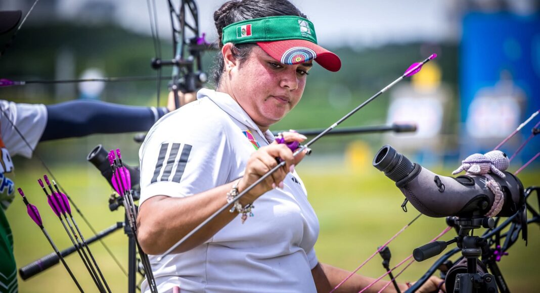 Andrea Maya Becerra brilla en Chengdú 2025 con oro y plata