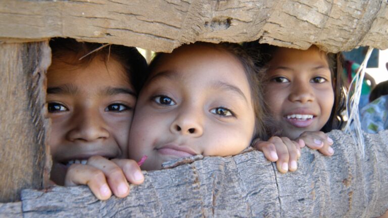 SIPINNA y Aldeas Infantiles SOS firman convenio por la niñez