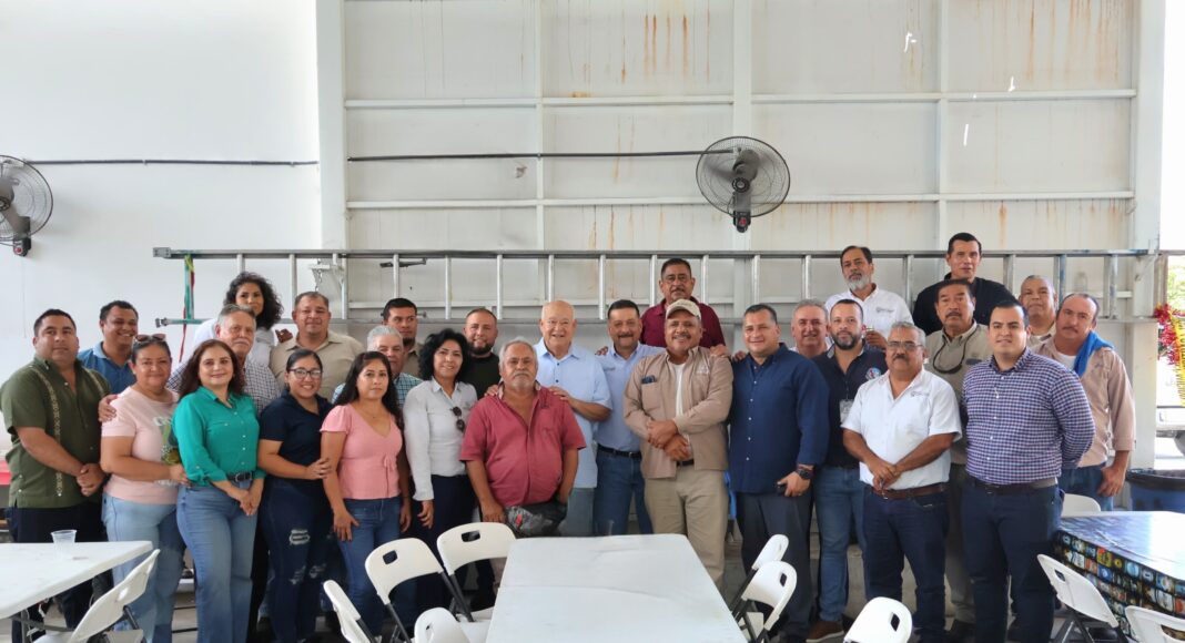 BCS prepara ornamentación patria 2025 en edificios públicos