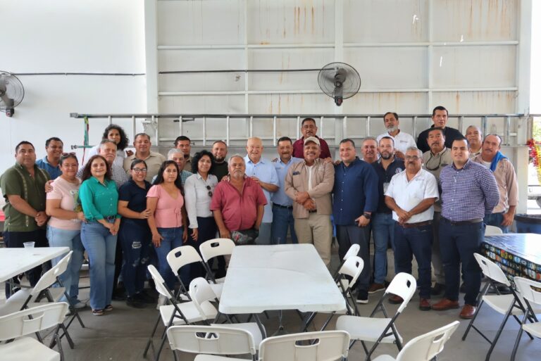 BCS prepara ornamentación patria 2025 en edificios públicos