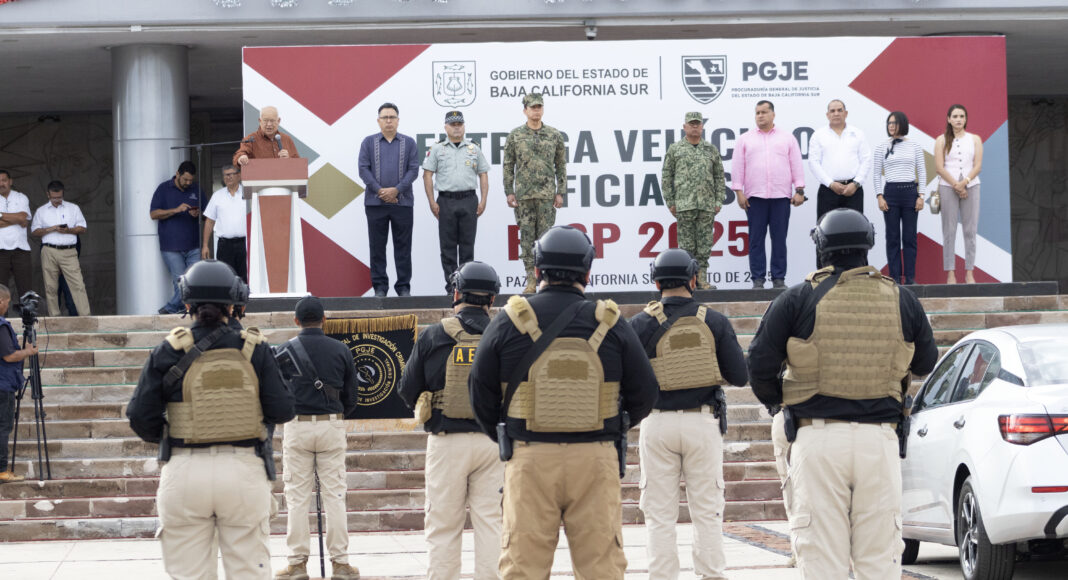 Castro Cosío entrega 26 vehículos a la PGJE para reforzar la seguridad en BCS