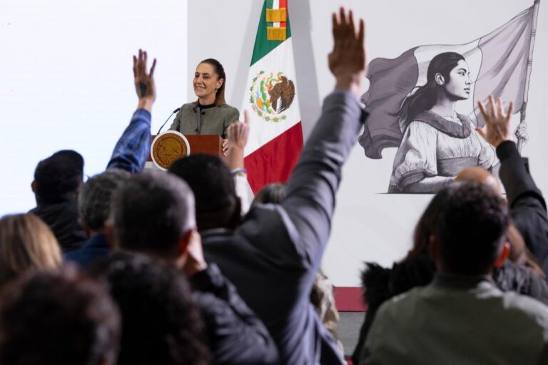 Sheinbaum pide precaución a mexicanos en EU durante festejos patrios