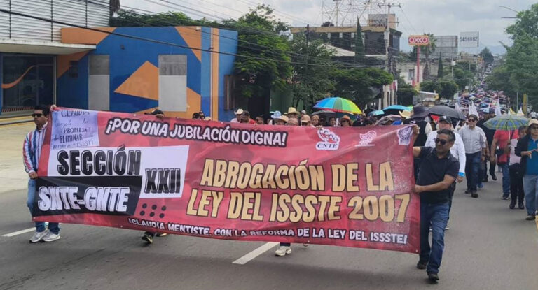 CNTE Sección 22 protesta en gira de Sheinbaum en Oaxaca