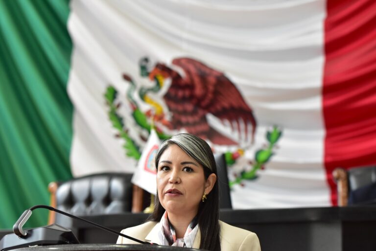 Chihuahua prohíbe narcocorridos en escuelas