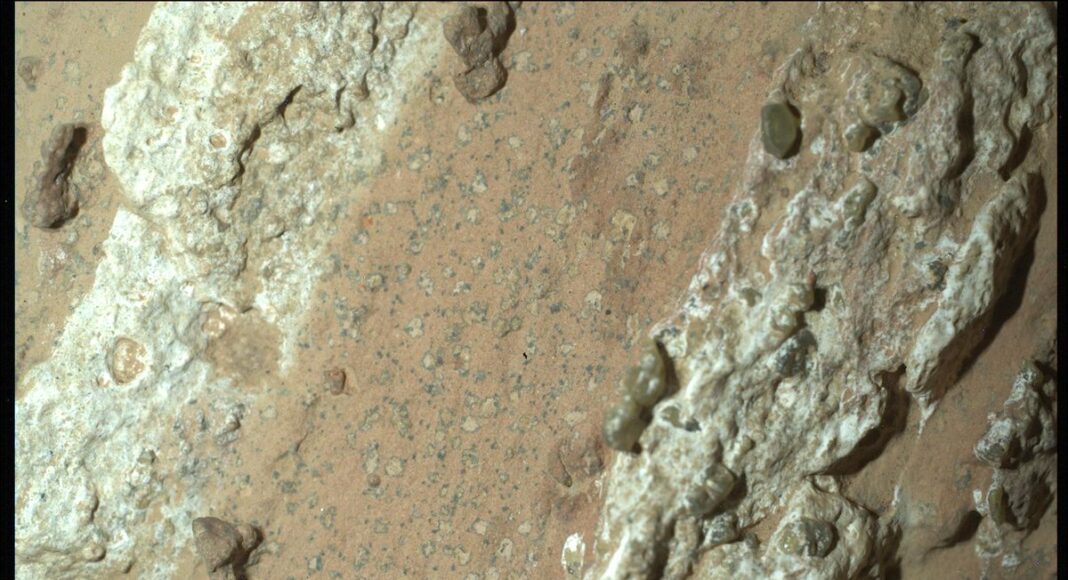Muestra de roca en Marte revela posibles señales de vida