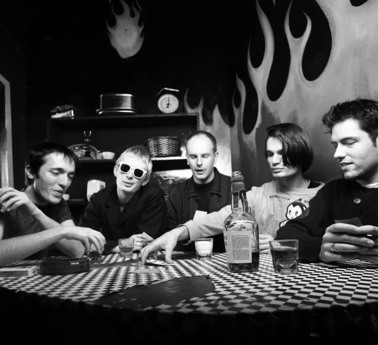 Radiohead regresa a los escenarios con gira europea tras casi una década