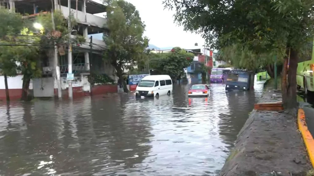 Lluvias provocan inundaciones en Xalapa y municipios cercanos 11 Lluvias provocan inundaciones en Xalapa y municipios cercanos