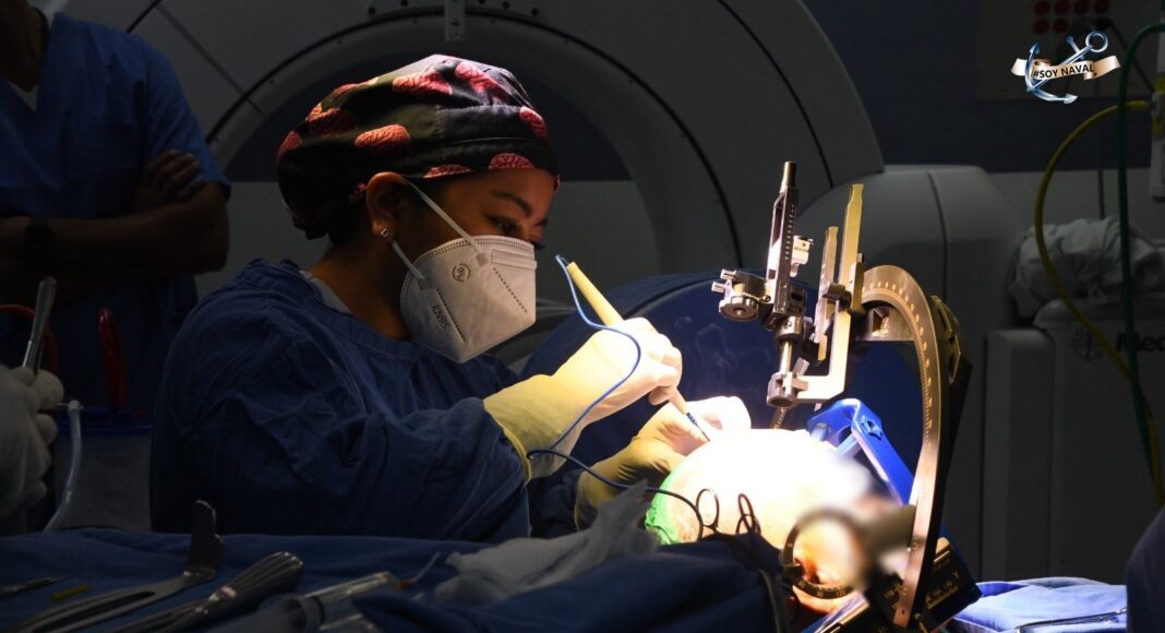 Marina realiza innovadoras cirugías contra el Parkinson