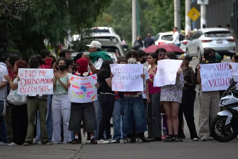 Marcha por la paz en el CCH Sur tras asesinato de estudiante
