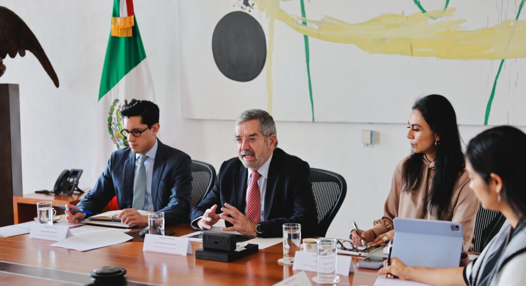 México refuerza atención a sus connacionales en el exterior