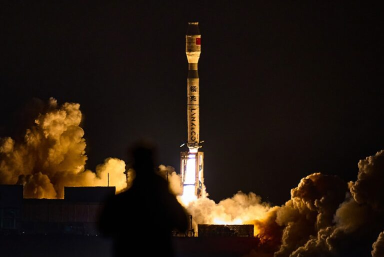 Geely impulsa su constelación satelital con 11 nuevos lanzamientos