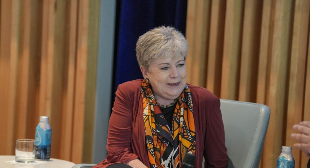 Alicia Bárcena recibe reconocimiento por su labor ambiental