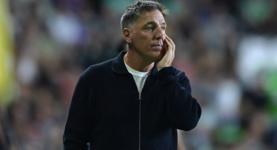 Eduardo Berizzo deja la dirección técnica de León