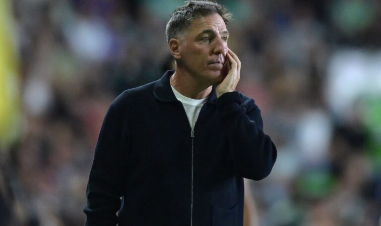 Eduardo Berizzo deja la dirección técnica de León