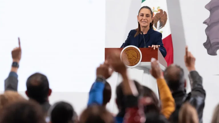 Sheinbaum rechaza redadas contra migrantes en EU