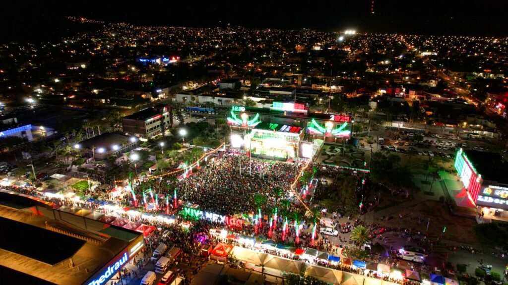 Víctor Castro encabeza el Grito de Independencia en Baja California Sur 21 Víctor Castro encabeza el Grito de Independencia en Baja California Sur