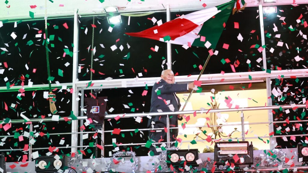 Víctor Castro encabeza el Grito de Independencia en Baja California Sur 19 Víctor Castro encabeza el Grito de Independencia en Baja California Sur